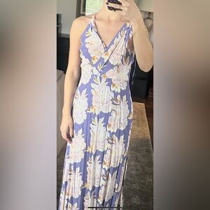 ASTR Floral Maxi Dress in Blue and White size small